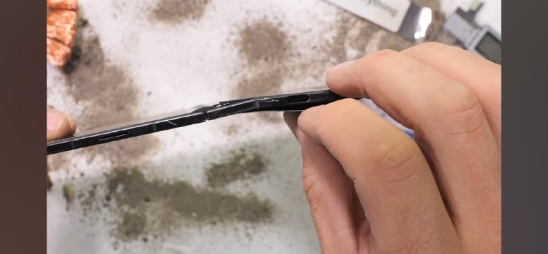 三折叠没有挺过暴力测试，不过也在意料之中